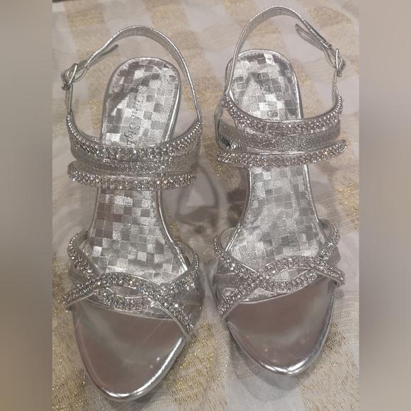 Silver shoes - Picture 3 of 16